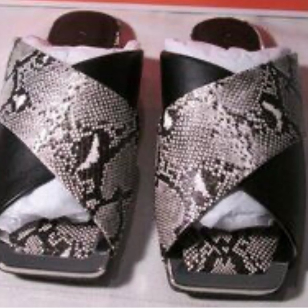 Katy Perry Snake Print Slide Sandals NWT Size 9